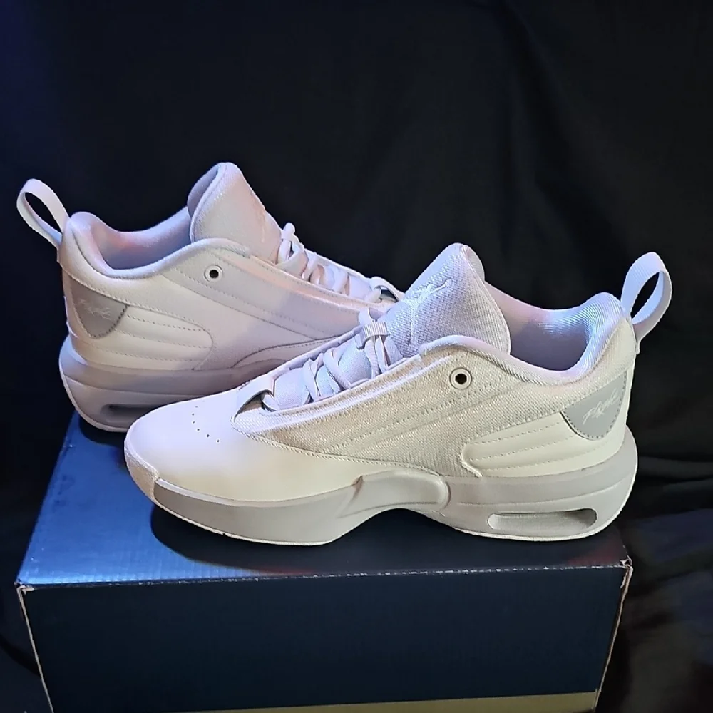 *Brand New* Jordan Max Aura 6s - Picture 9 of 11